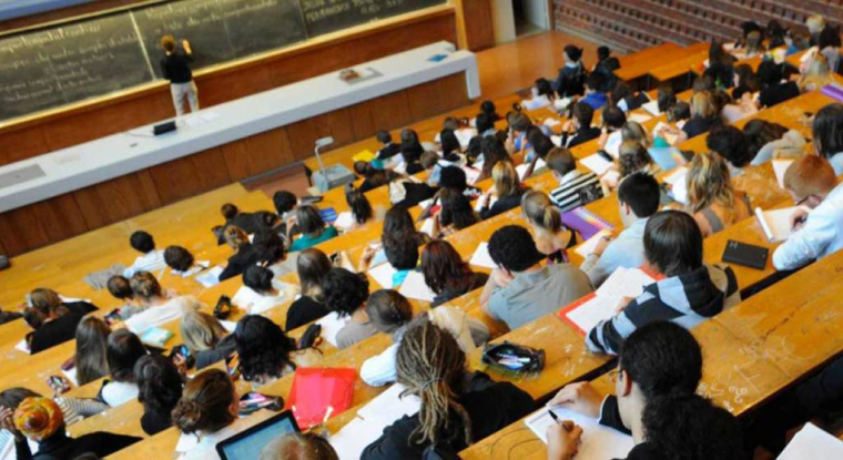 Investir dans les études de ses enfants est très rentable, sur le plan culturel, en termes de développement personnel, mais aussi financier. (© DR)