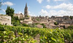 Saint-Emilion, royaume des grands vins et des grandes tables (Crédits photo : Shutterstock)