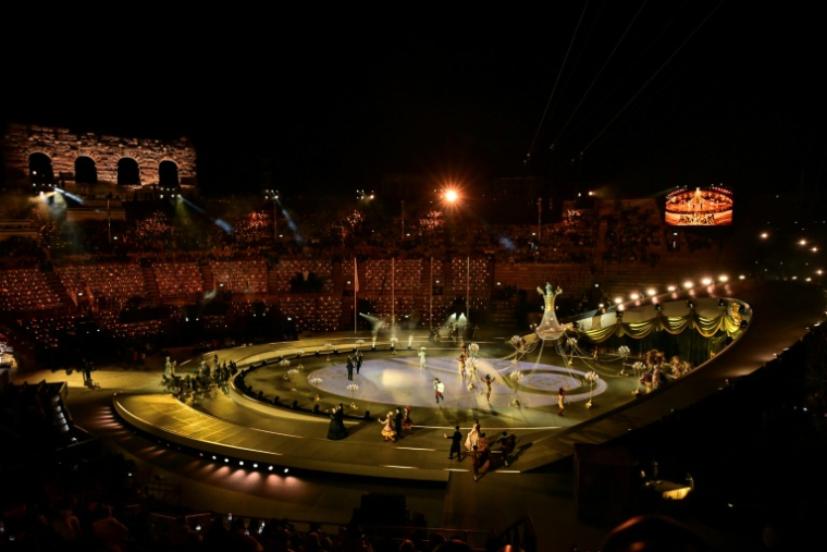 Dans les Arènes de Vérone lors de la cérémonie de clôture des Jeux de Milan Cortina le 22 février 2026 ( AFP / PIERO CRUCIATTI )