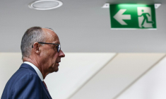 Le chancelier allemand et chef de l'Union chrétienne-démocrate (CDU), Friedrich Merz, est photographié au siège de son parti, un jour après les élections régionales à Berlin et au Mecklembourg-Poméranie-Occidentale, à Berlin, le 21 septembre 2026 ( AFP / Jens SCHLUETER  )