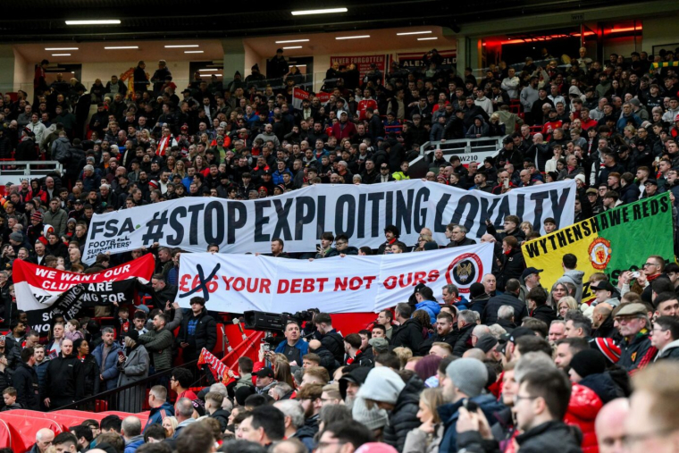 Manchester United brade son derby