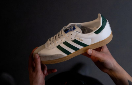 Baskets Adidas en vente dans une boutique à Berlin