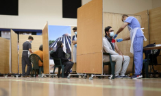 CORONAVIRUS: PRÈS DE 40 MLNS DE VACCINS INJECTÉS AU ROYAUME-UNI