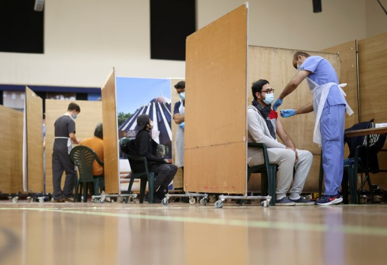 CORONAVIRUS: PRÈS DE 40 MLNS DE VACCINS INJECTÉS AU ROYAUME-UNI