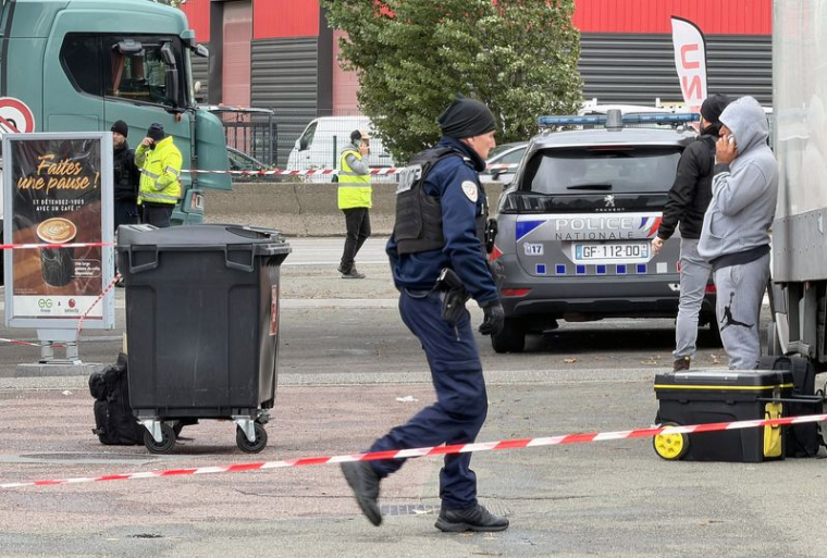 Prise de vue dans une rue de Trappes, une banlieue proche de Paris