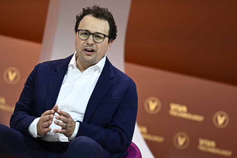 Le PDG d'Anthropic, Dario Amodei, à Paris, le 22 mai 2024. ( AFP / JULIEN DE ROSA )