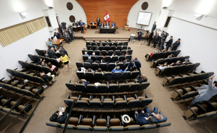 Photo diffusée par le Congrès péruvien montrant une session extraordinaire du Parlement chargée d'examiner la destitution du président par intérim José Jeri, le 17 février 2026 à Lima ( Congrès péruvien / Handout )