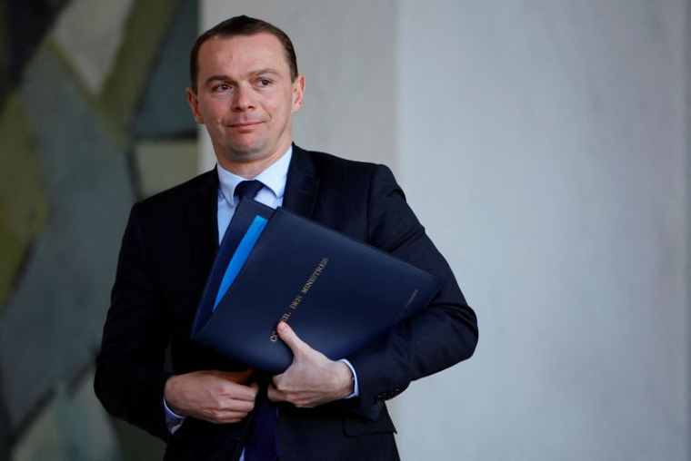 Le ministre du Travail Olivier Dussopt quittant l'Élysée