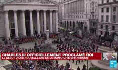REPLAY - Revivez la proclamation publique du roi Charles III devant le bâtiment du Royal Exchange