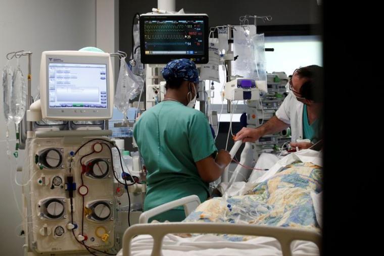 CORONAVIRUS: LE NOMBRE DE PATIENTS EN RÉANIMATION CONTINUE À BAISSER EN FRANCE