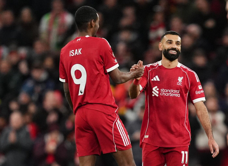 Slot envoie ENCORE Salah sur le banc