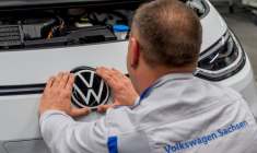 VOLKSWAGEN VA AUGMENTER LES SALAIRES APRÈS UN ACCORD AVEC LE SYNDICAT IG METALL