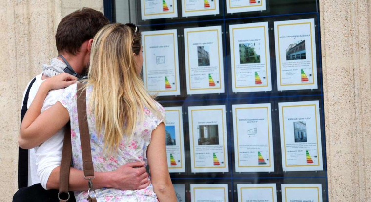 Le reconfinement a obligé les agences immobilières à fermer à nouveau leurs portes. Les multiples dérogations permettent cette fois un relatif maintien d'activité. Mais la crise sanitaire continue a freiné le bon fonctionnement du secteur. (© Fotolia)