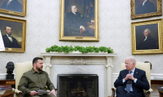 Photo d'archives du président ukrainien Volodymyr Zelenskiy et le président américain Joe Biden à Washington, aux Etats-Unis. /Photo prise le 21 septembre 2023/REUTERS/Kevin Lamarque
