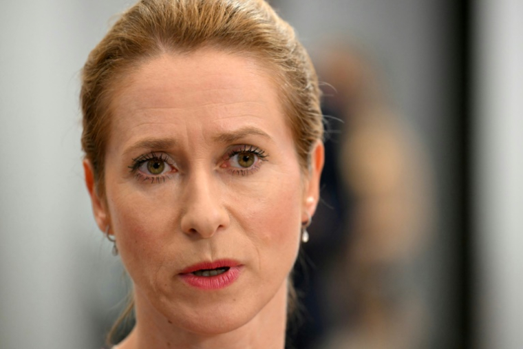 La cheffe de la diplomatie européenne Kaja Kallas s'adresse aux journalistes avant une réunion, le 14 juillet 2025 ( AFP / NICOLAS TUCAT )