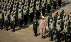 Des membres du Corps des gardiens de la révolution islamique (IRGC) assistent à un exercice militaire dans la région d'Aras