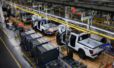 Le président américain Trump visite le centre de production de Ford à Dearborn