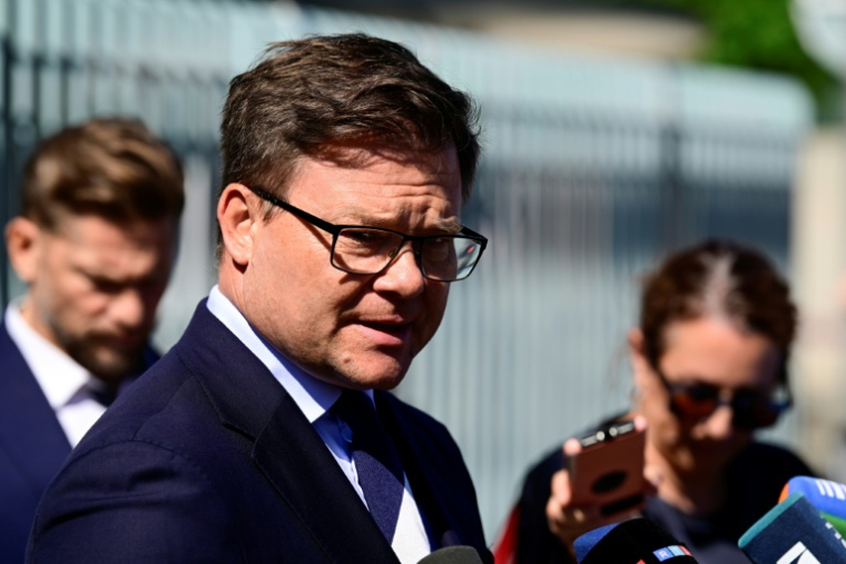 Le ministre allemand de l'Environnement, Carsten Schneider, fait une déclaration sur les mesures prises face à la sécheresse, le 12 août 2026 à Berlin ( AFP / John MACDOUGALL )
