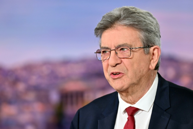 Le leader de La France insoumise Jean-Luc Mélenchon sur TF1 à Boulogne-Billancourt, dans les Hauts-de-Seine le 3 mai 2026 ( AFP / Julie SEBADELHA )