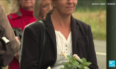 Mort d'Alain Delon : devant sa maison de Douchy, ses dizaines de personnes viennent lui rendre hommage