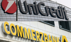 Montage photos du 18 décembre 2024 montrant les logos d'Unicredit et de Commerzbank ( AFP / MARCO BERTORELLO )