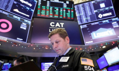 WALL STREET OUVRE EN PETITE HAUSSE