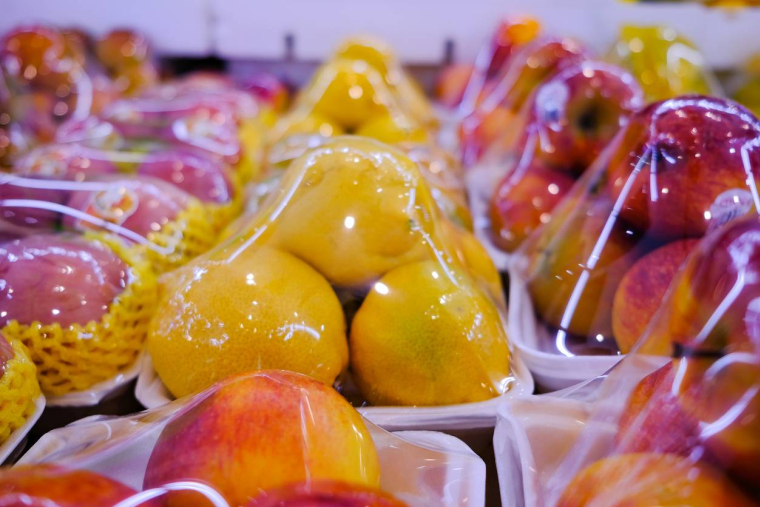 Rétropédalage pour l’emballage plastique des fruits et légumes-iStock-Kandl