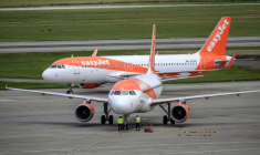 Des avions de la compagnie britannique Easyjet sur le tarmac de l'aéroport de Genève, le 11 juin 2026 ( AFP / Fabrice COFFRINI )