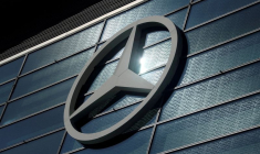 Photo d'archives du logo Mercedes-Benz