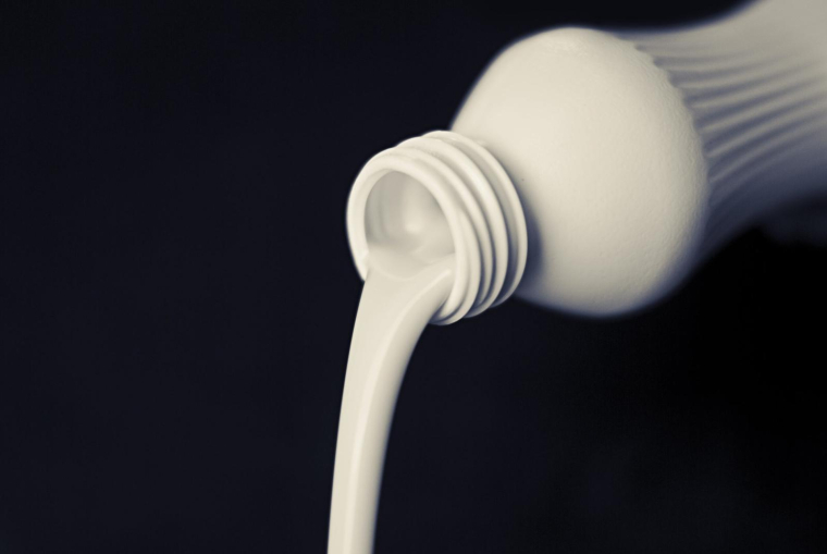 Encore très faibles cet été, les tarifs pouvaient avoisiner les 90 centimes d'euro la bouteille. Illustration. (Tookapic / Pixabay)