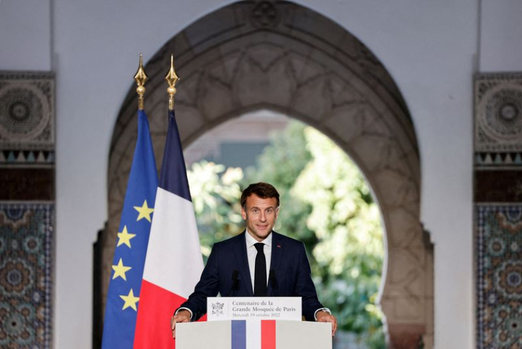 Le président français Emmanuel Macron à la Grande Mosquée de Paris