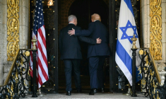 Le Premier ministre israélien Benjamin Netanyahu et le président américain Donald Trump, le 29 décembre 2025 en Floride ( AFP / Jim WATSON )