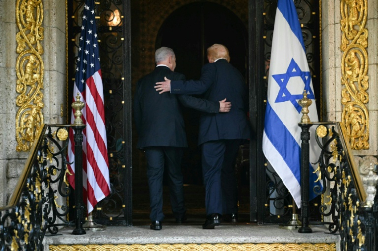 Le Premier ministre israélien Benjamin Netanyahu et le président américain Donald Trump, le 29 décembre 2025 en Floride ( AFP / Jim WATSON )