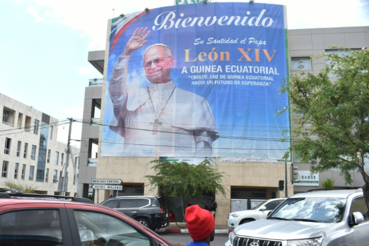 Affiche pour la visite du pape Léon XIV à Malabo, en Guinée équatoriale, le 15 avril 2026 ( AFP / Samuel Obiang )