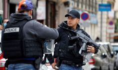 FRANCE: VIGIPÎRATE PORTÉ AU NIVEAU "URGENCE ATTENTAT" DANS TOUT LE PAYS