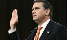 Todd Blanche, procureur général des États-Unis par intérim, prête serment lors d'une audition de la commission judiciaire du Sénat concernant sa nomination au poste de procureur général, au Capitole à Washington, le 15 juillet 2026 ( AFP / Brendan SMIALOWSKI )