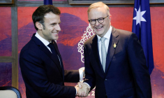 Le president de la République Emmanuel Macron rencontre le Premier ministre australien à l'occasion du G20 à Bali mercredi 16 novembre 2022.(Photo by Ludovic MARIN / POOL / AFP) ( POOL / LUDOVIC MARIN )
