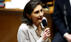 La ministre de l'Education nationale et des Sports, Amélie Oudéa-Castera  s'exprime lors de la séance de questions au gouvernement à l'Assemblée nationale à Paris