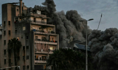 Un immeuble s'effondre après une frappe israélienne à Beyrouth le 18 mars 2026 ( AFP / FADEL itani )