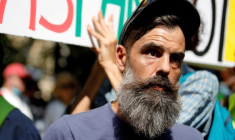 LA COLÈRE CONTRE LE PASS SANITAIRE DONNE UN NOUVEAU SOUFFLE AUX GILETS JAUNES