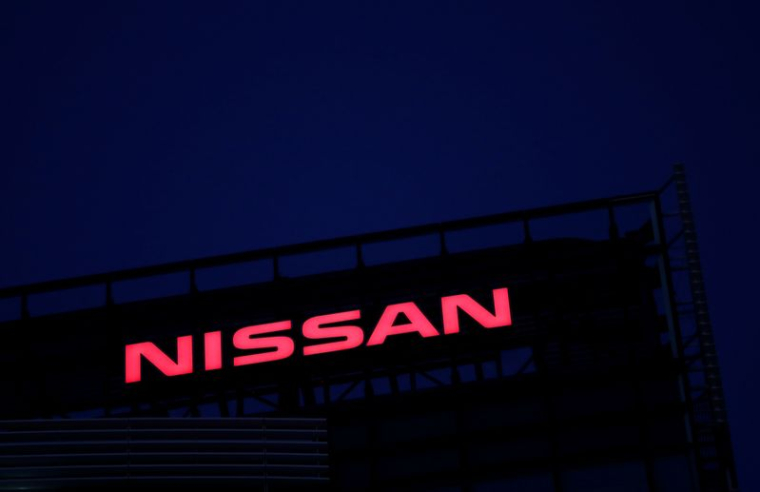Le logo de Nissan est visible au siège mondial de Nissan Motor Co. à Yokohama