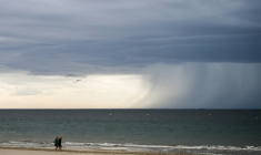 Météo-France place neuf départements en vigilance orange pour risque de pluie-inondations vendredi 18 juillet 2025 ( AFP / LOIC VENANCE )