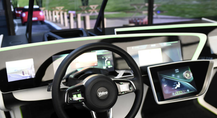 Autonome, connectée, électrifiée... Valeo imagine la voiture de demain. (© S. De Sakutin / AFP)
