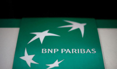 Le logo de BNP Paribas à l'extérieur d'un bâtiment de la banque à Paris