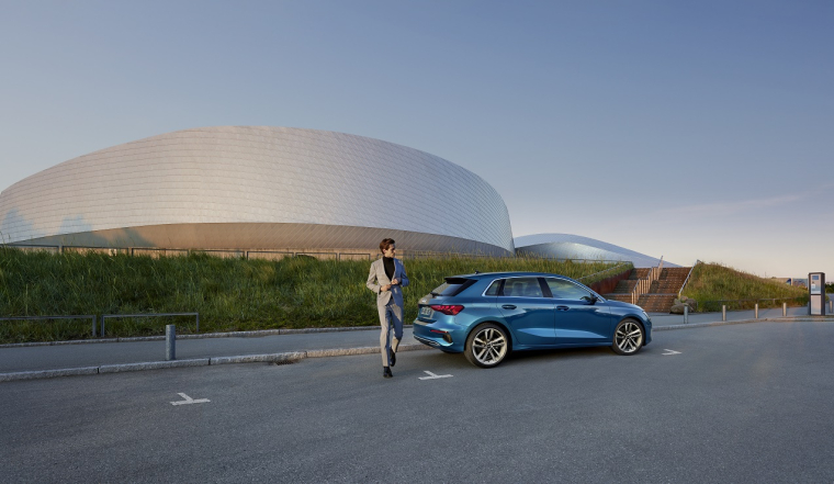 Avec SCALE Audi affiche une ambition affirmée : vous proposer un ensemble d'offres et de services qui feront de votre Audi l'alliée la plus efficace de vos journées de travail. (source : Audi)
