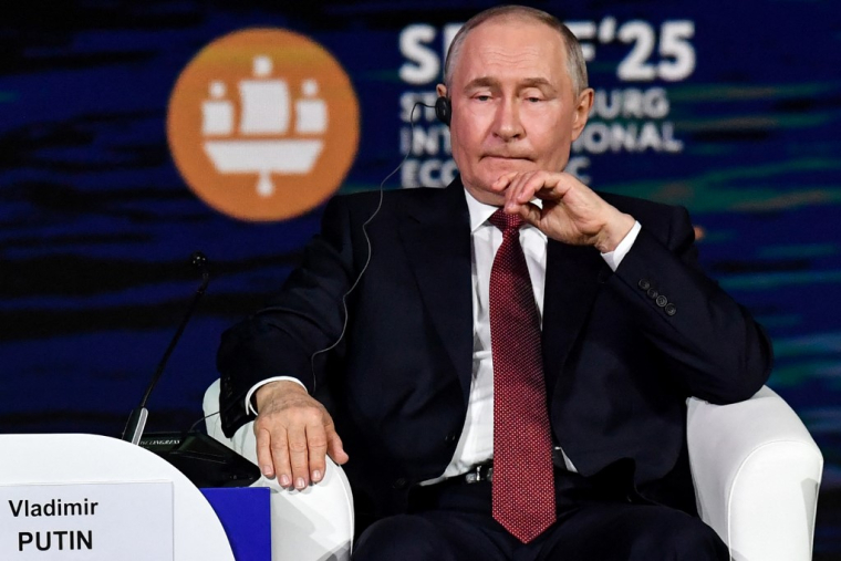 Vladimir Poutine, à Saint-Petersbourg, le 20 juin 2025 ( AFP / OLGA MALTSEVA )