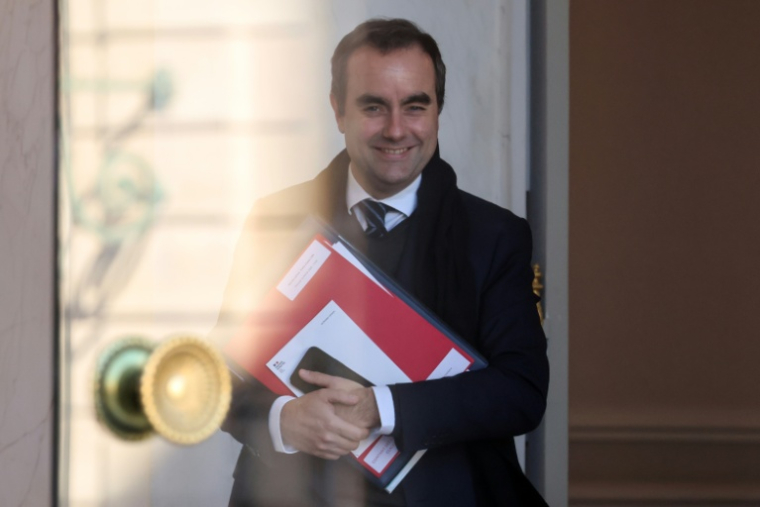 Le Premier ministre Sébastien Lecornu à Paris le 25 février 2026 ( AFP / Ludovic MARIN )