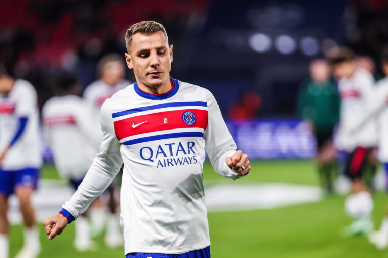 Luis Enrique croit encore en Lucas Digne