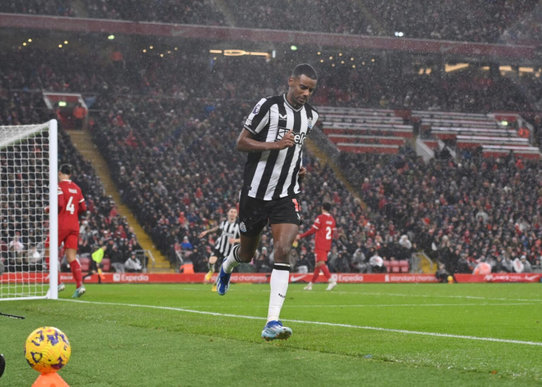 Ça brûle entre Alexander Isak et Liverpool