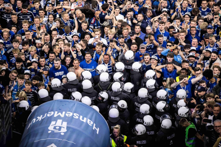 La remontée de Hambourg en Bundesliga marquée par 25 supporters blessés